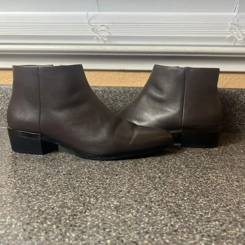 Coach Womens Sz 10B Brown Leather Block Heel Zip Fashion Ankle Boots Pointed Toe